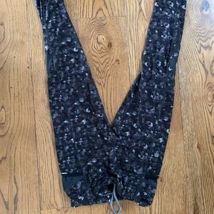 Grey athlete leggings only worn 2-3 times